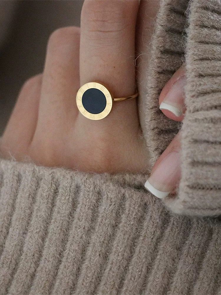 Black Round Adjustable Ring